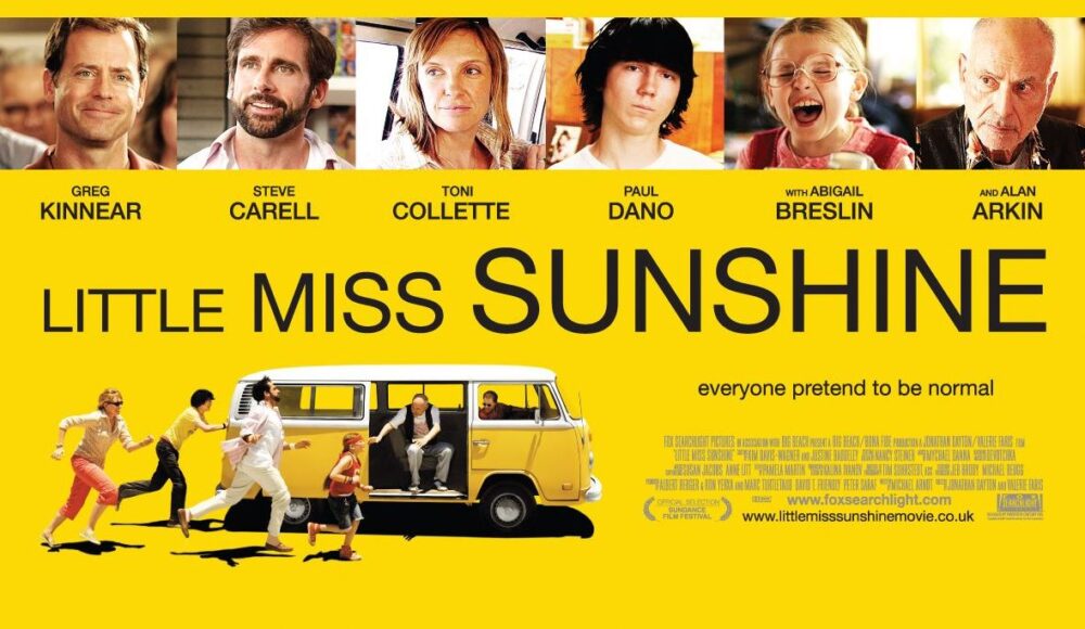 Küçük Gün Işığım - Little Miss Sunshine Yılı: 2006 - ABD Süre: 99 Dakika Tür: Aile, Dram, Komedi, Macera Yönetmen: Valerie Faris, Jonathan Dayton Oyuncular: Abigail Breslin, Steve Carell, Greg Kinnear, Toni Collette, Alan Arkin, Paul Dano, Bryan Cranston IMDB Puanı: 8,0/10 Konusu: Hoover ailesi, başarı odaklı ve ilginç bir Amerikan ailesidir. Aile, küçük kızları Olive'in güzellik yarışması hayalini gerçekleştirmek için bir minibüse doluşup California’ya doğru yola çıkar. Yolculukları sırasında üç gün boyunca başlarından trajikomik bazı olaylar geçecek ve maceraları hiç beklenmedik bir sonla noktalanacaktır.