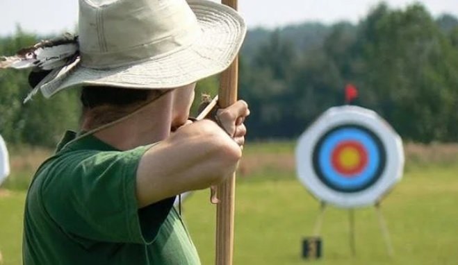 "Ok ancak geri çekilerek atılır. Hayat sizi zorluklarla geri çekiyorsa, sizi daha büyük bir şeye fırlatacağı içindir. Nişan almaya devam edin." Paulo Coelho