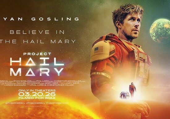 Kurtuluş Projesi - Project Hail Mary Yıl: 2026 Süre: 156 Dakika Tür: Bilim Kurgu, Fantastik, Macera Yönetmen: Phil Lord, Christopher Miller Oyuncular: Ryan Gosling, Sandra Hüller, James Ortiz IMDb Puanı: 8.3/10 Konusu: Bir fen bilgisi öğretmeni olan Ryland Grace (Ryan Gosling), bir uzay gemisinde tek başına gözlerini açar. Uzun bir uykudan halsiz bir şekilde uyanan Dr. Grace hafızası geri gelmeye başladıkça, güneşi öldüren gizemli bir maddeyi durdurma görevinde olduğunu fark eder. Dünyayı kurtarmak için Venüs'e doğru çıktığı bu tehlikeli yolculukta görevi başarıyla tamamlamak için sıra dışı bir dostun desteğini alacaktır... Mizah ile duygusallığı dengeli şekilde harmanlayan film, yalnızca aksiyon ve görsel efektlerle değil; insan olmanın anlamına dair verdiği mesajlarla da izleyicilerinde derin izler bırakıyor.
